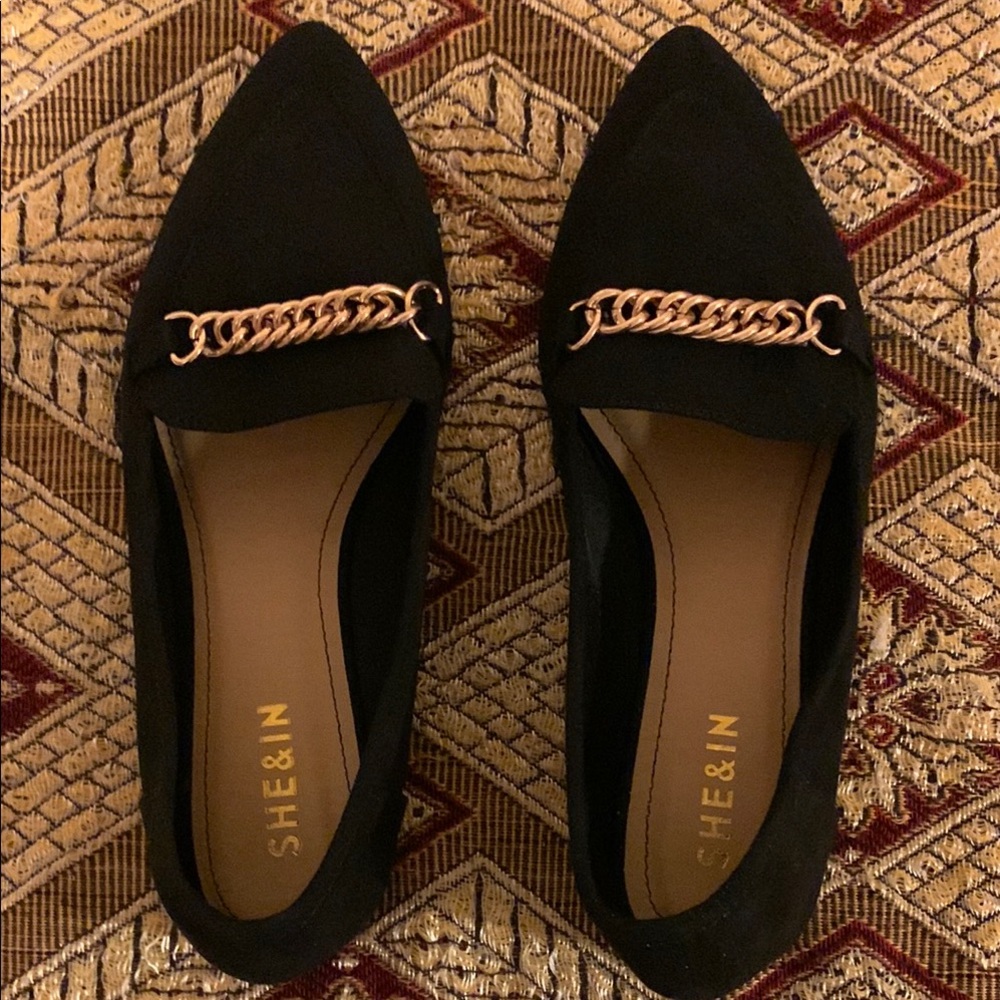 NWOT Elegant Black Suede Loafers with Chain Trim - Picture 4 of 7